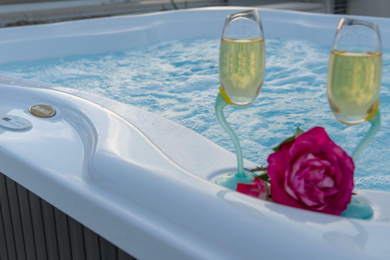 Comfort Luxe Adriatic View & Jacuzzi Znjan Beach Apartmán