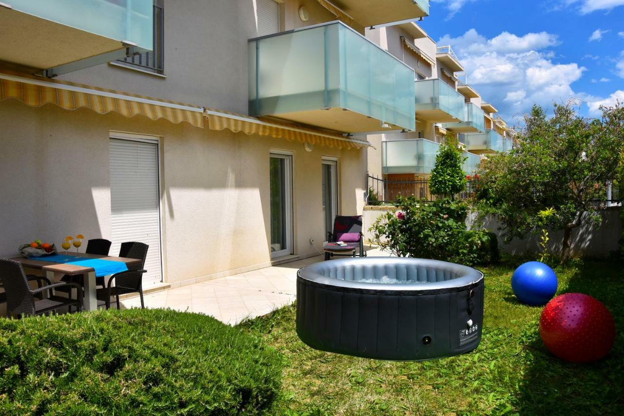 Comfort Luxe Adriatic View & Jacuzzi Znjan Beach Apartmán